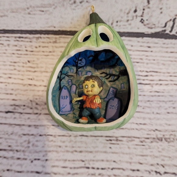 Hallmark Keepsake Happy Halloween Zombie in Pumpkin Ornament 3rd In Series 2015 - Picture 11 of 11